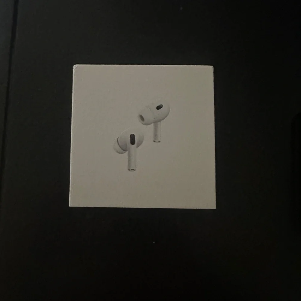 Apple White Wireless Earbuds with Case and Cable